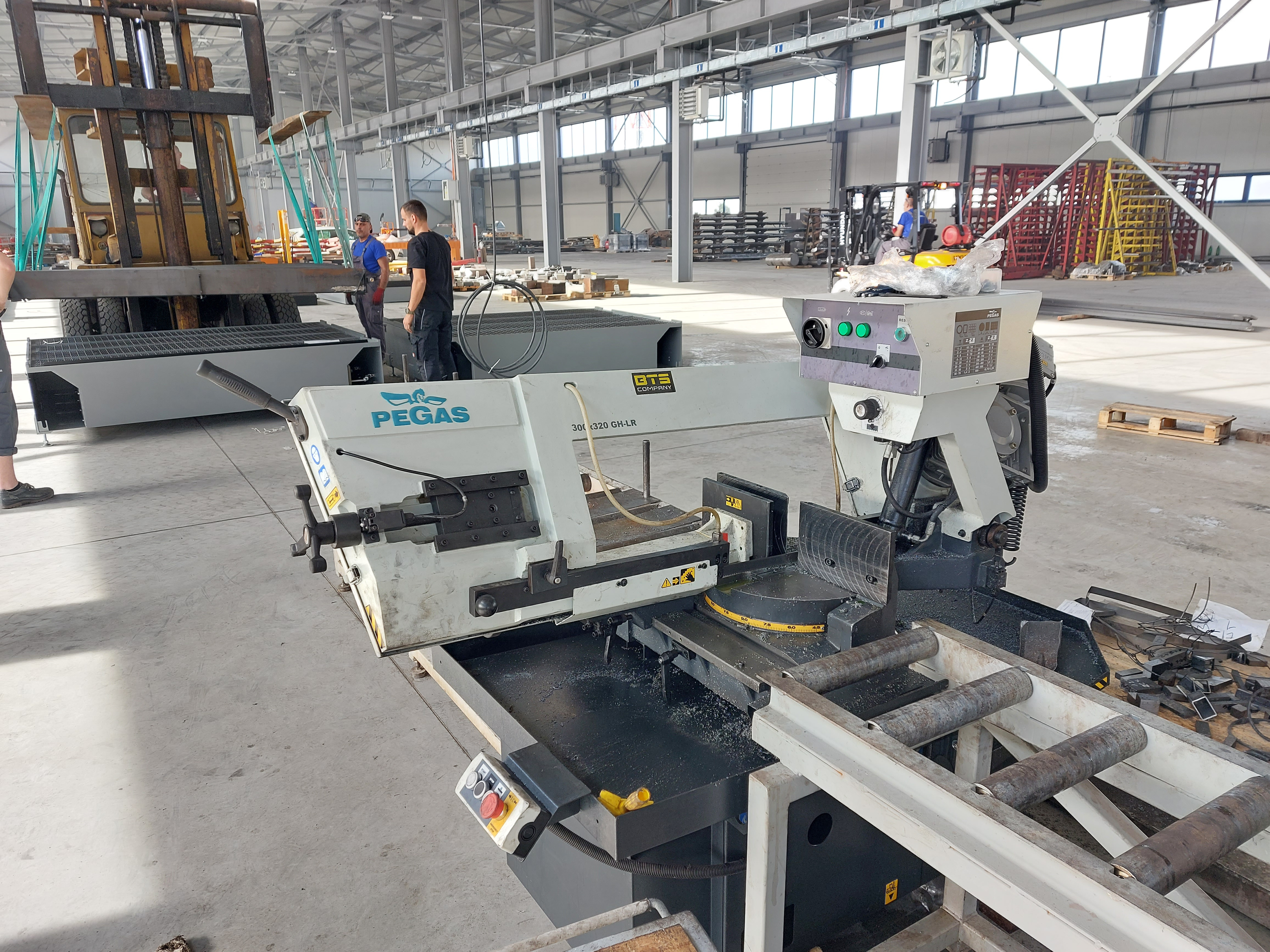 Circular saw for cutting: Model Pegas 300x320GH - LR