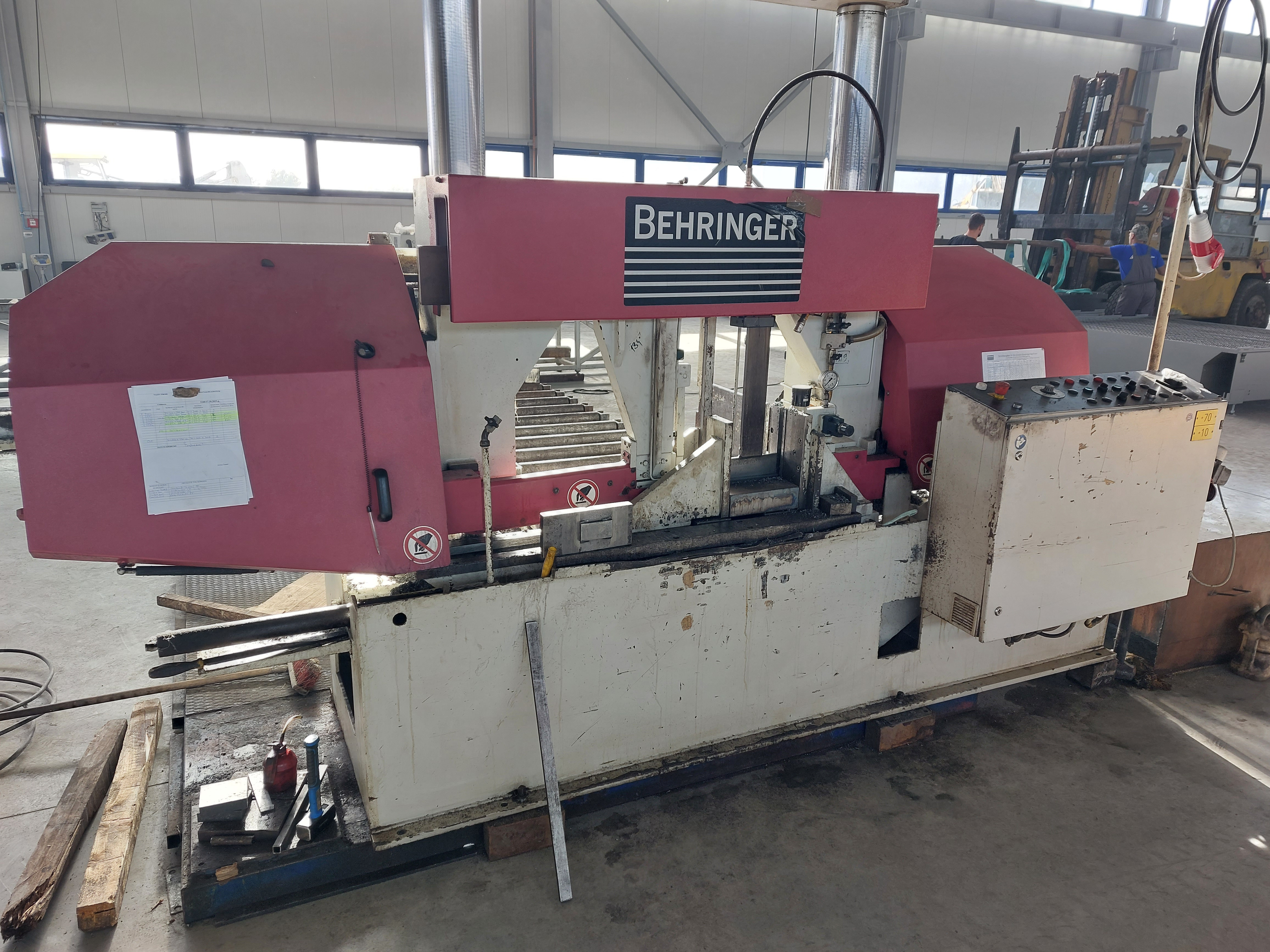 Semi - automatic saw Behringer HBP530