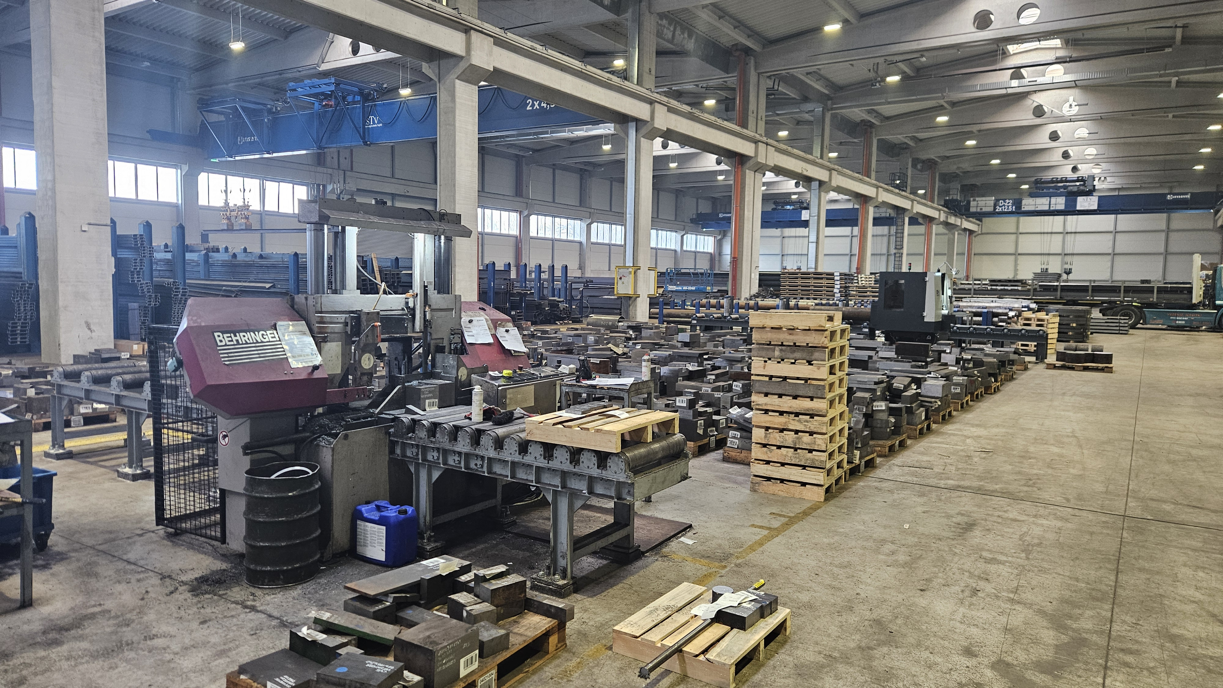 Semi-automatic saw Behringer HBP800